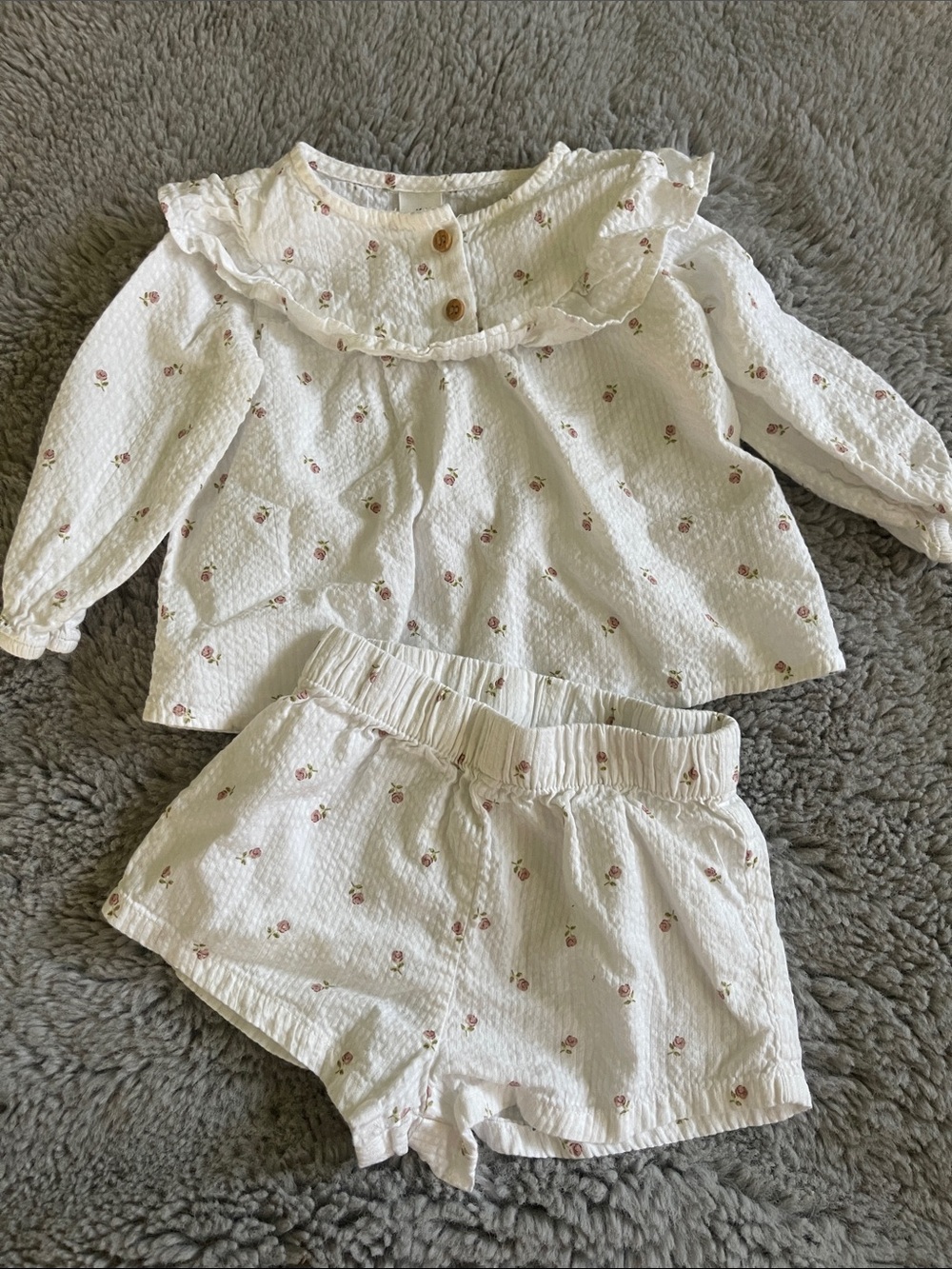 H&M Cream Two-Piece Floral Ruffle Collar Set
